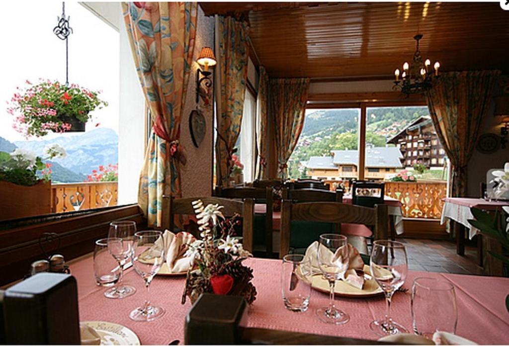 Le Castellan Hotel Châtel Екстериор снимка